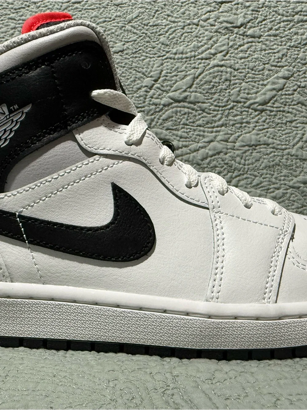 Nike Air Jordon 1 Mid Size 10 Men’s Summit White/Black